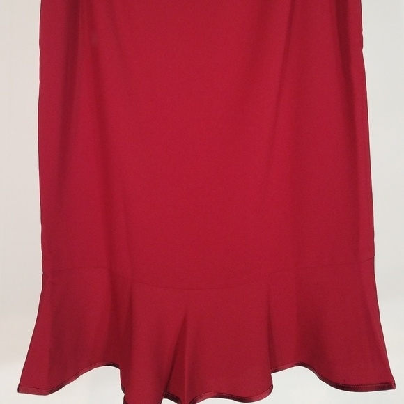 NWT Bloomingdale's deep red fit & flare knee length trumpet skirt ladies size 6 - Picture 1 of 8